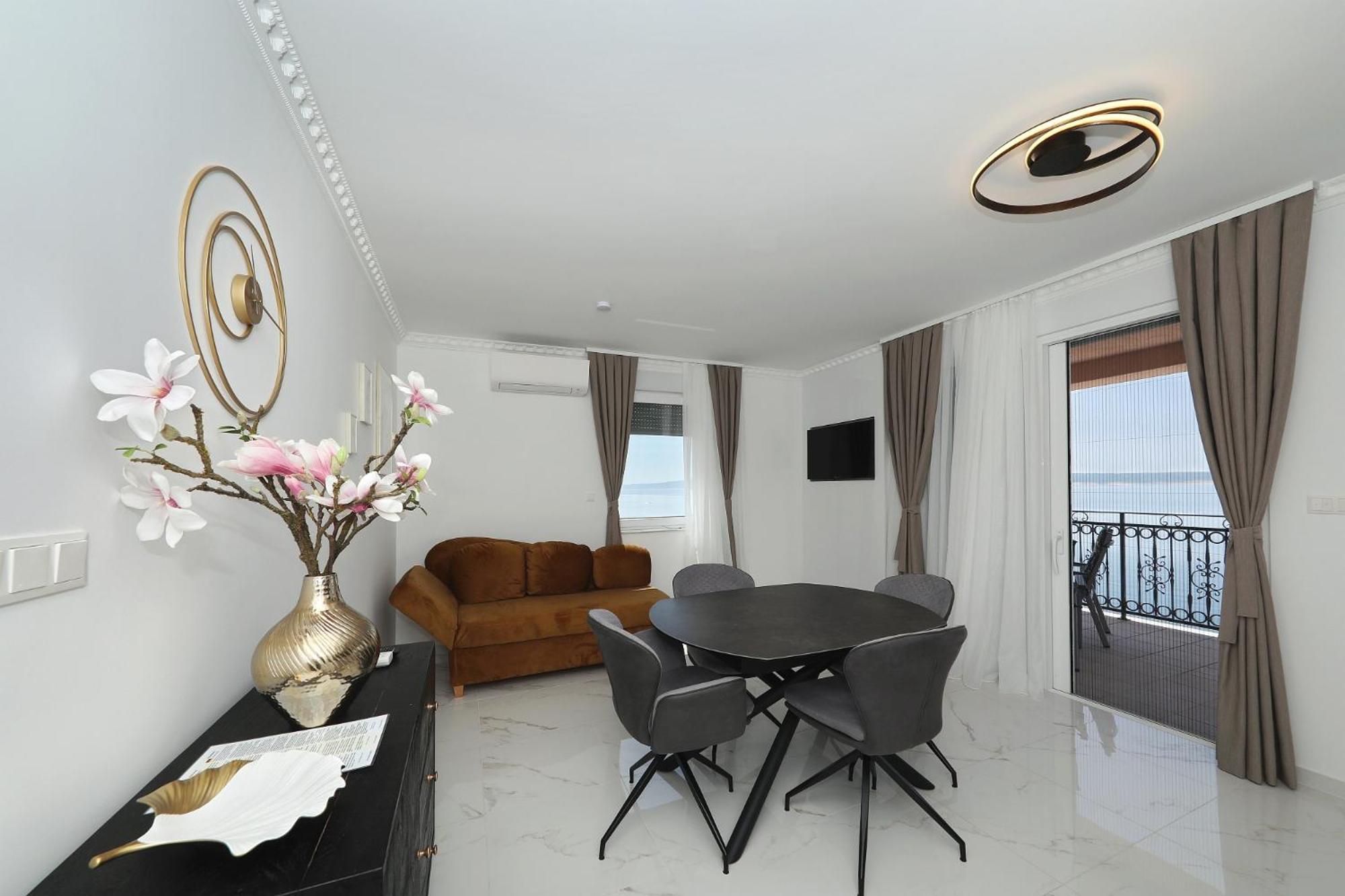 Villa Tin Apartments Трибань-Крушчица Экстерьер фото